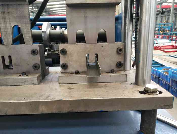 Two in one Steel C U Purlin Roll Forming Machine