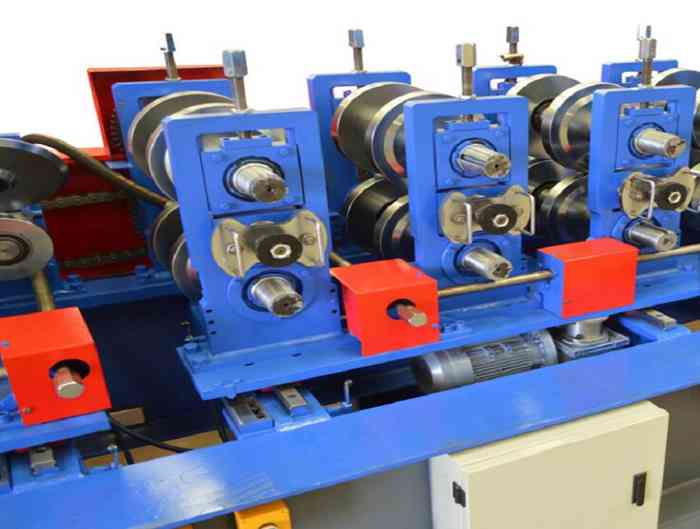 Hydraulic Cutting Steel Z Purlin Forming Machine 