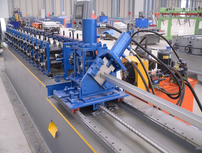 U Stud Roll forming machine with Punch