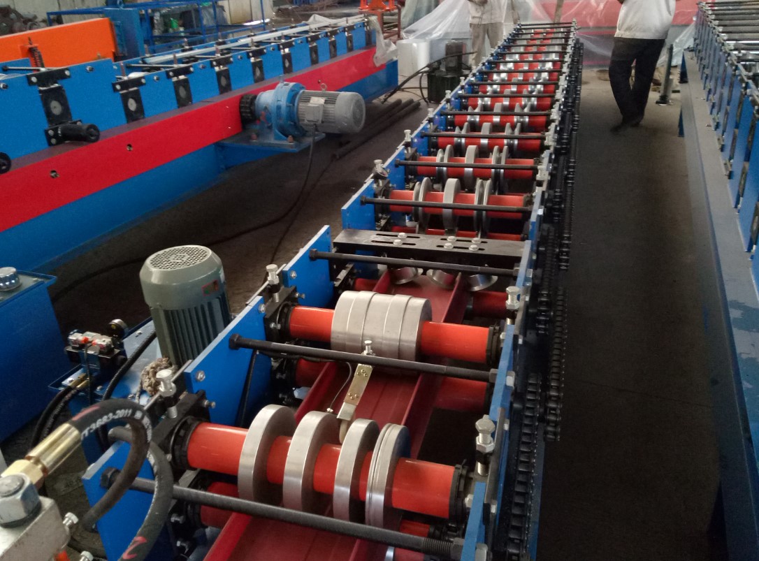 Self lock type Roof panel roll forming machine