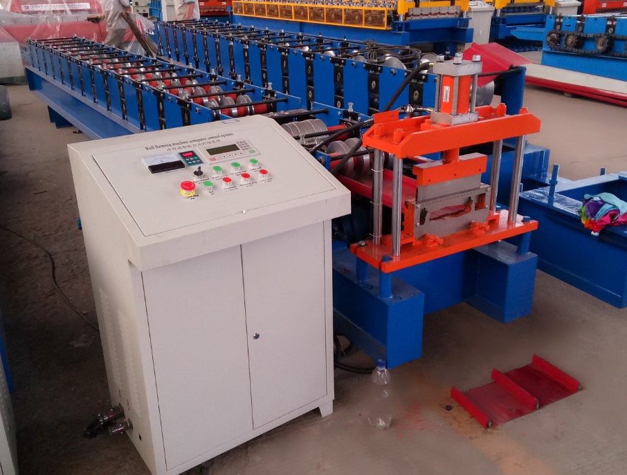 Self lock type Roof panel roll forming machine