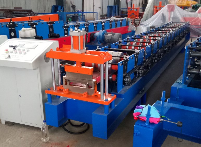 Self lock type Roof panel roll forming machine