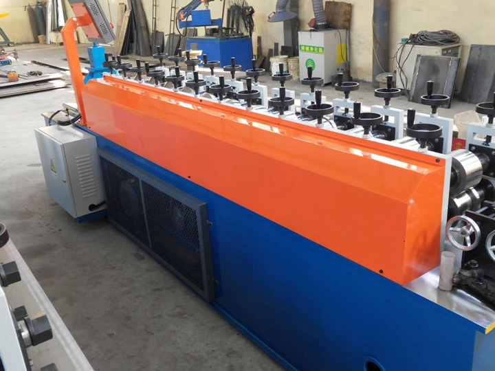 L angle roll forming machine
