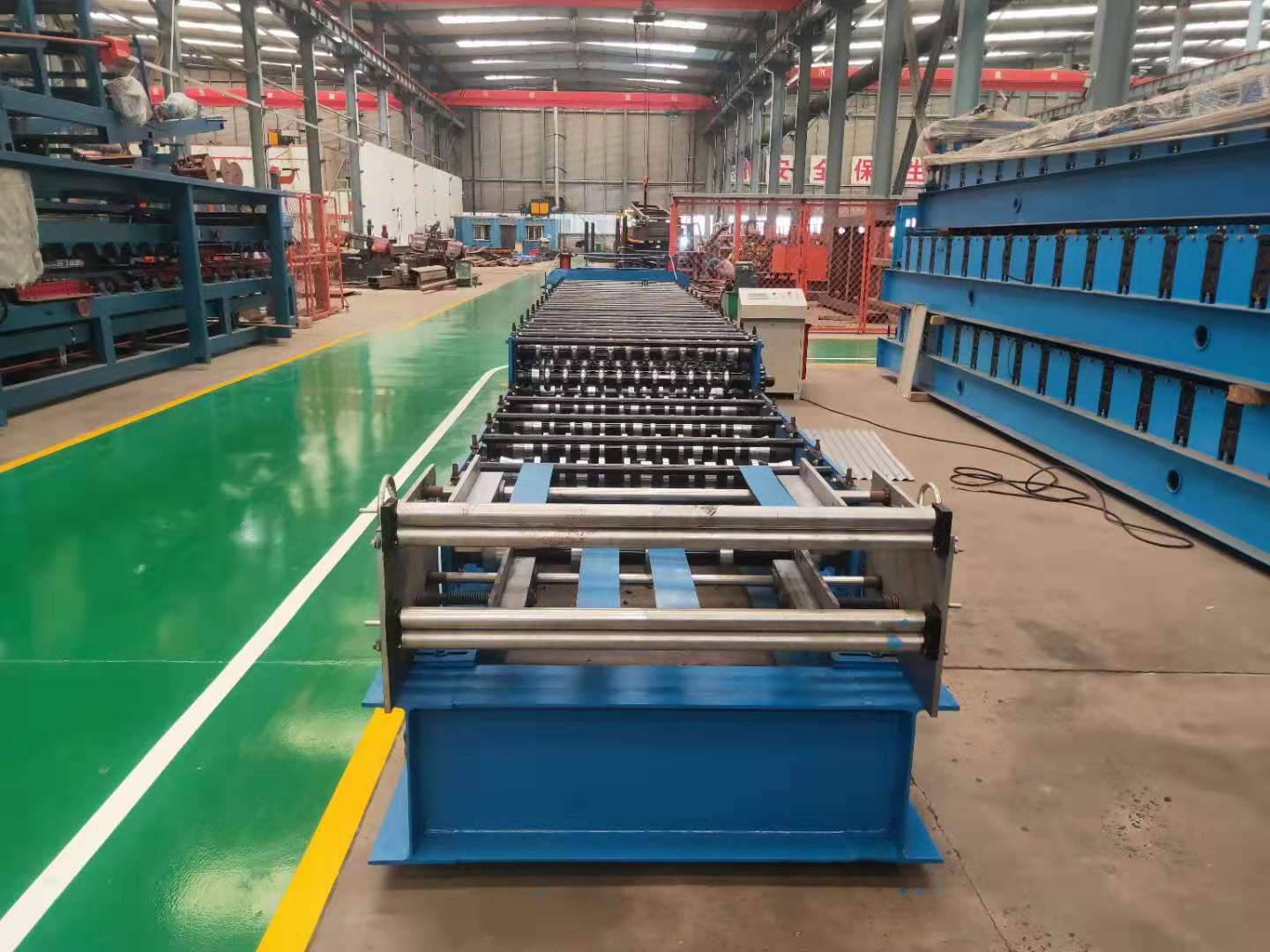 Popular 686 IBR and 762 corrugated profile steel roofing sheet roll forming machine in South Africa
