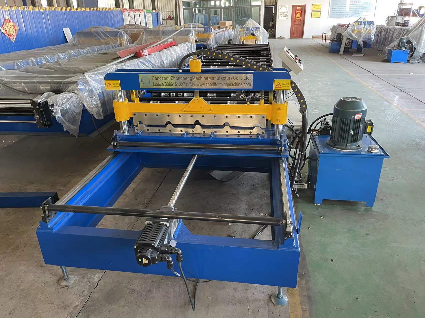 None stop track cutting Roll Forming Machine