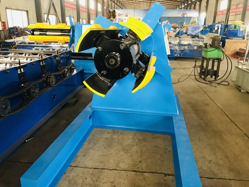 Automatic Decoiler with pressing arm for the metal coils