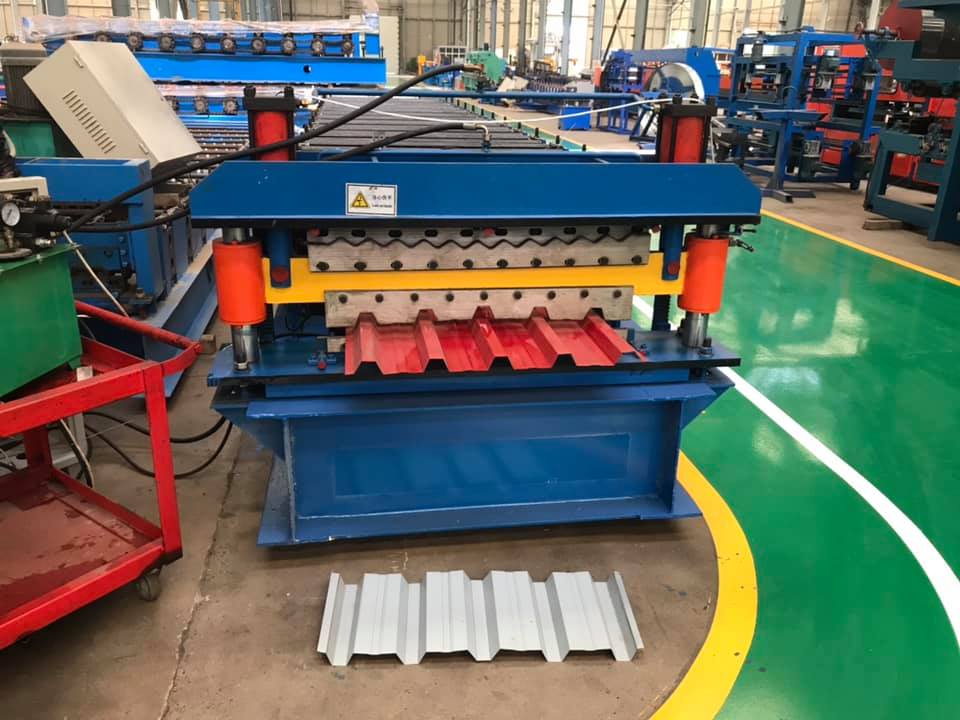 Popular 686 IBR and 762 corrugated profile steel roofing sheet roll forming machine in South Africa