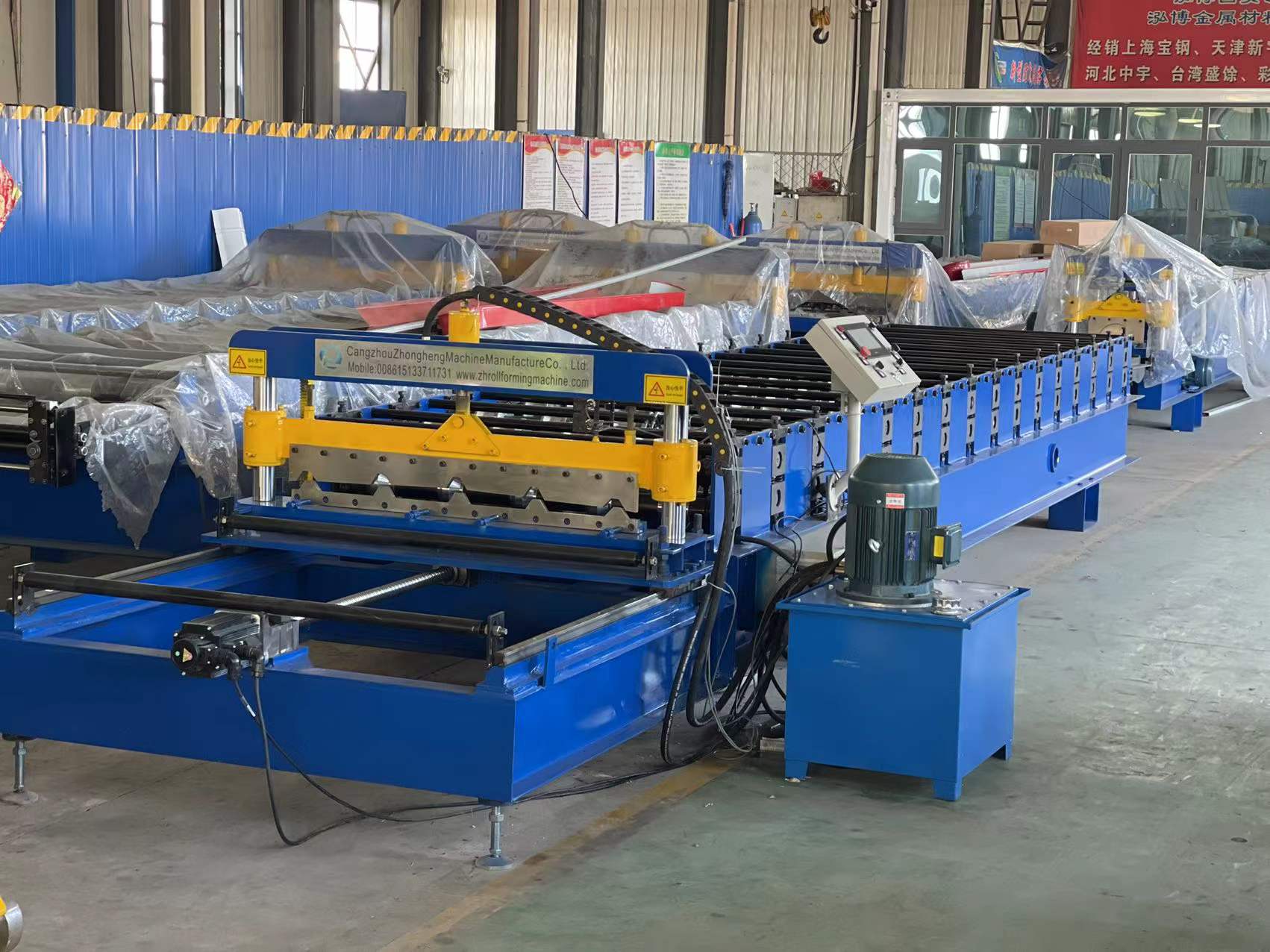 None stop track cutting Roll Forming Machine