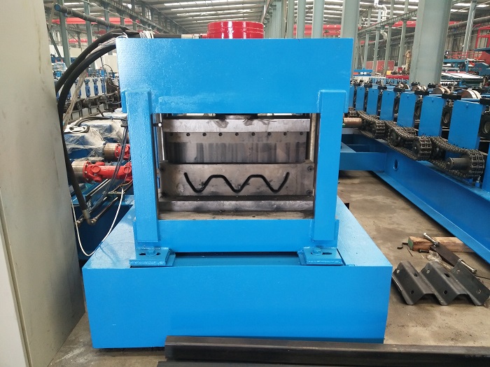 Highway Steel Guradrail Roll Forming Machine with Auto Stacker